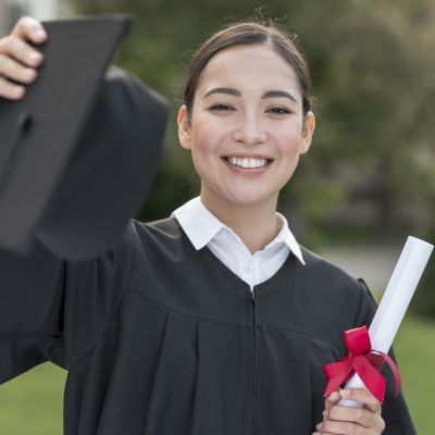 Ilustrasi seorang fresh graduate.